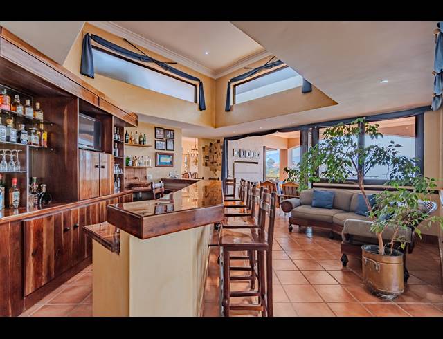 6 BEDROOM HOUSE FOR SALE IN PECANWOOD ESTATE